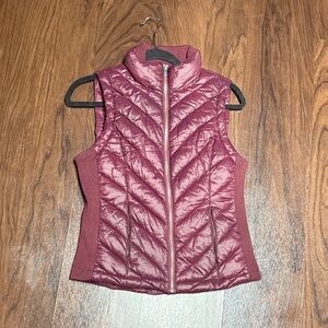 LOVE TREE Quilted Puffer Vest in Burgundy Red small